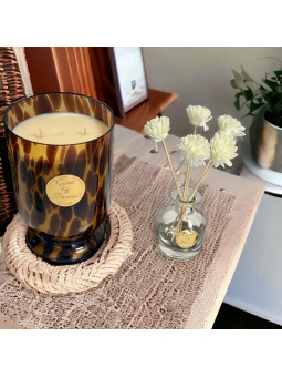 Fleur sur tige en rotin